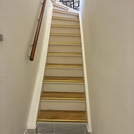 Lejlighed Spacious Basement In Hellerup, Sleeps 4 *
