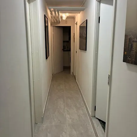 Spacious Basement In Hellerup, Sleeps 4 * København